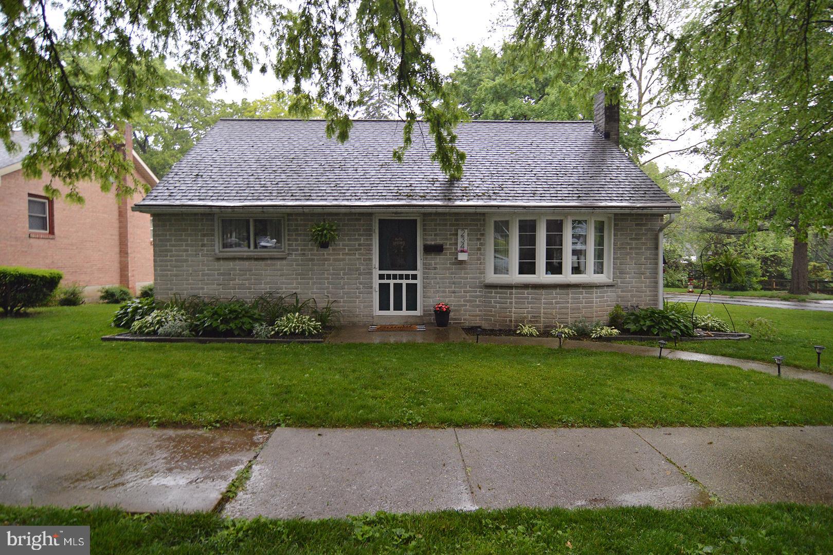 234 Jefferson Boulevard Reading, PA 19609 - Photo 2 of 36