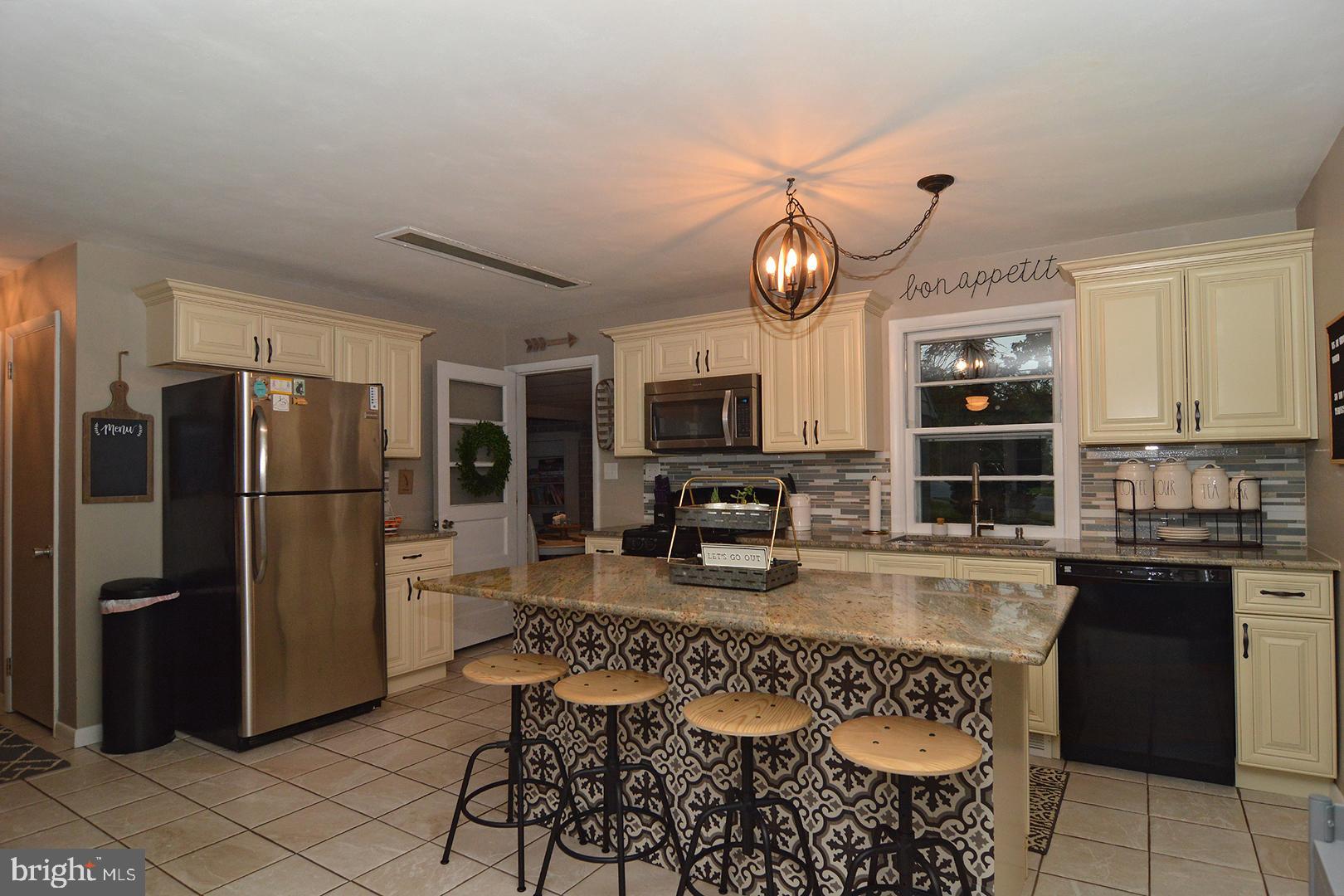 234 Jefferson Boulevard Reading, PA 19609 - Photo 8 of 36