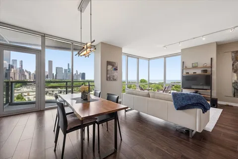 $1,055,000 | 1201 South Prairie Avenue, Unit 803, Chicago, IL 60605