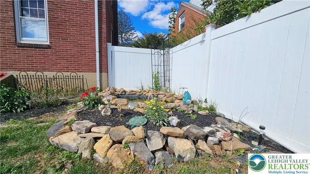 $285,000 | 1065 Easton Road, Hellertown, PA 18055