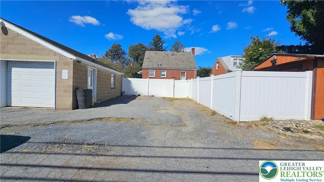 $285,000 | 1065 Easton Road, Hellertown, PA 18055