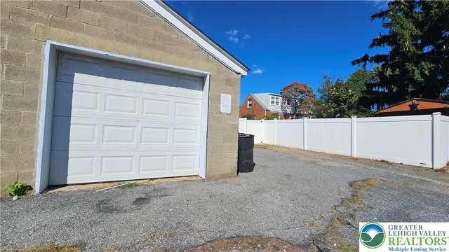 $285,000 | 1065 Easton Road, Hellertown, PA 18055