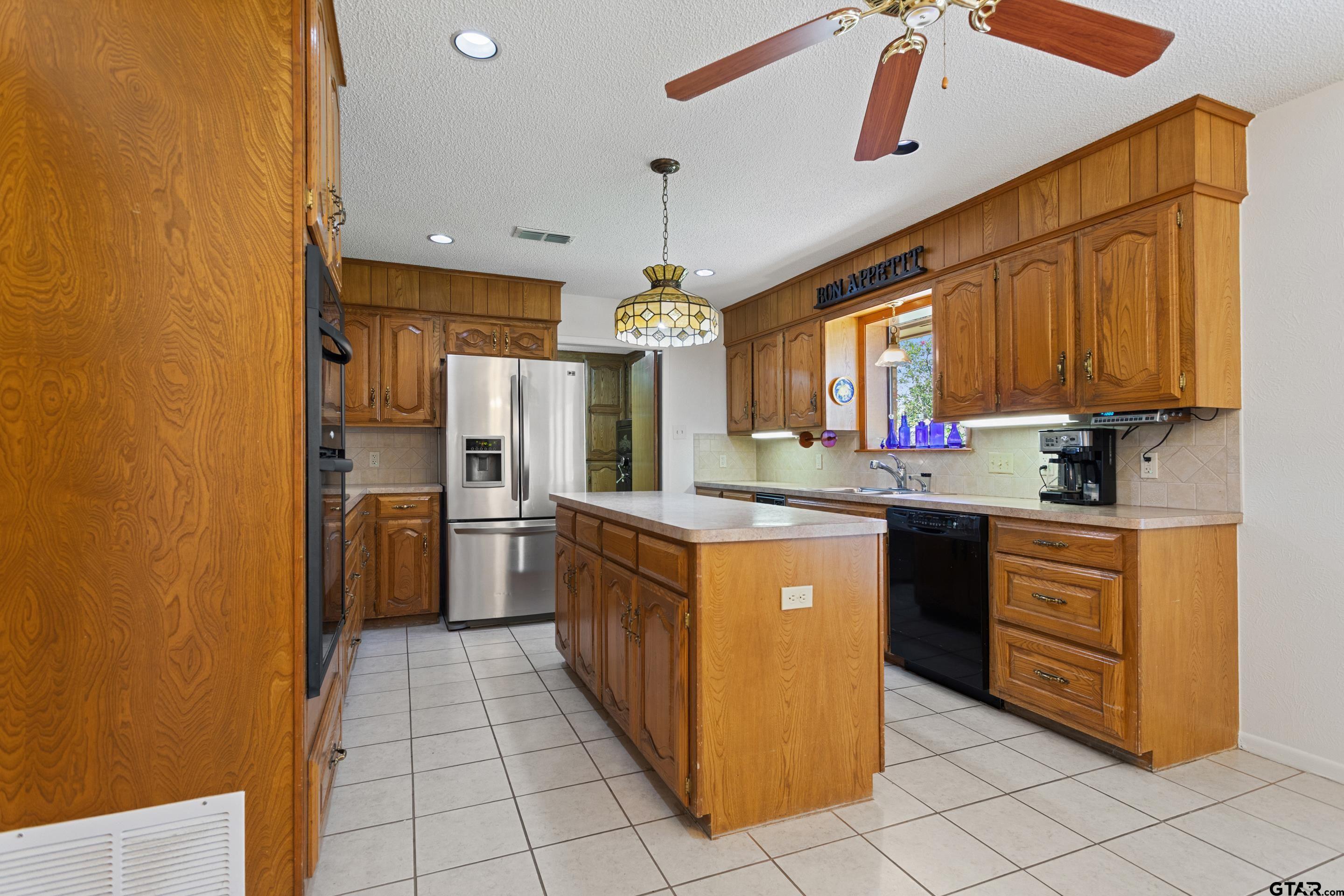 507 Ridgeway Drive Chandler, TX 75758 - Photo 12 of 37
