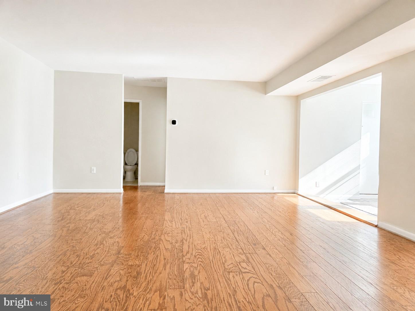 9653 White Acre Road, Unit B3 Columbia, MD 21045 - Photo 5 of 14 Living room