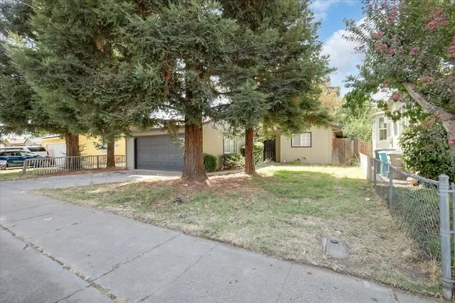 a view of a house with a yard and garage