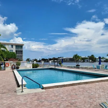 $2,400 | 2006 South Federal Highway, Unit 401, Boynton Beach, FL 33435