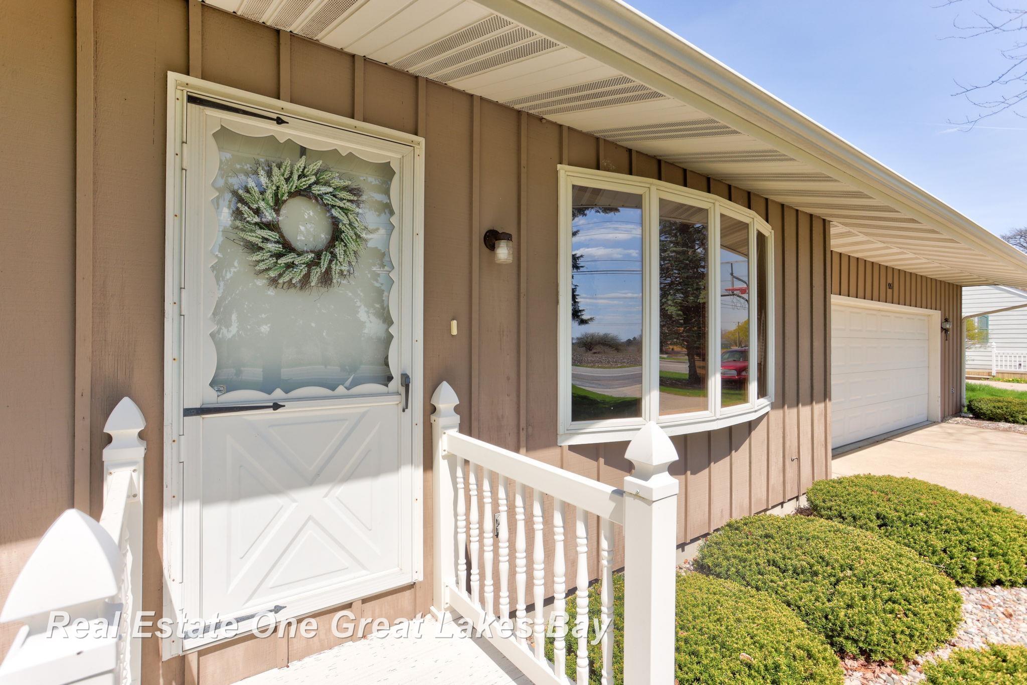 205 Midland Road Auburn, MI 48611 - Photo 4 of 43 Gallery Image 4