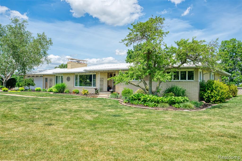 18999 Weller Road Gregory, MI 48137 - Photo 2 of 57