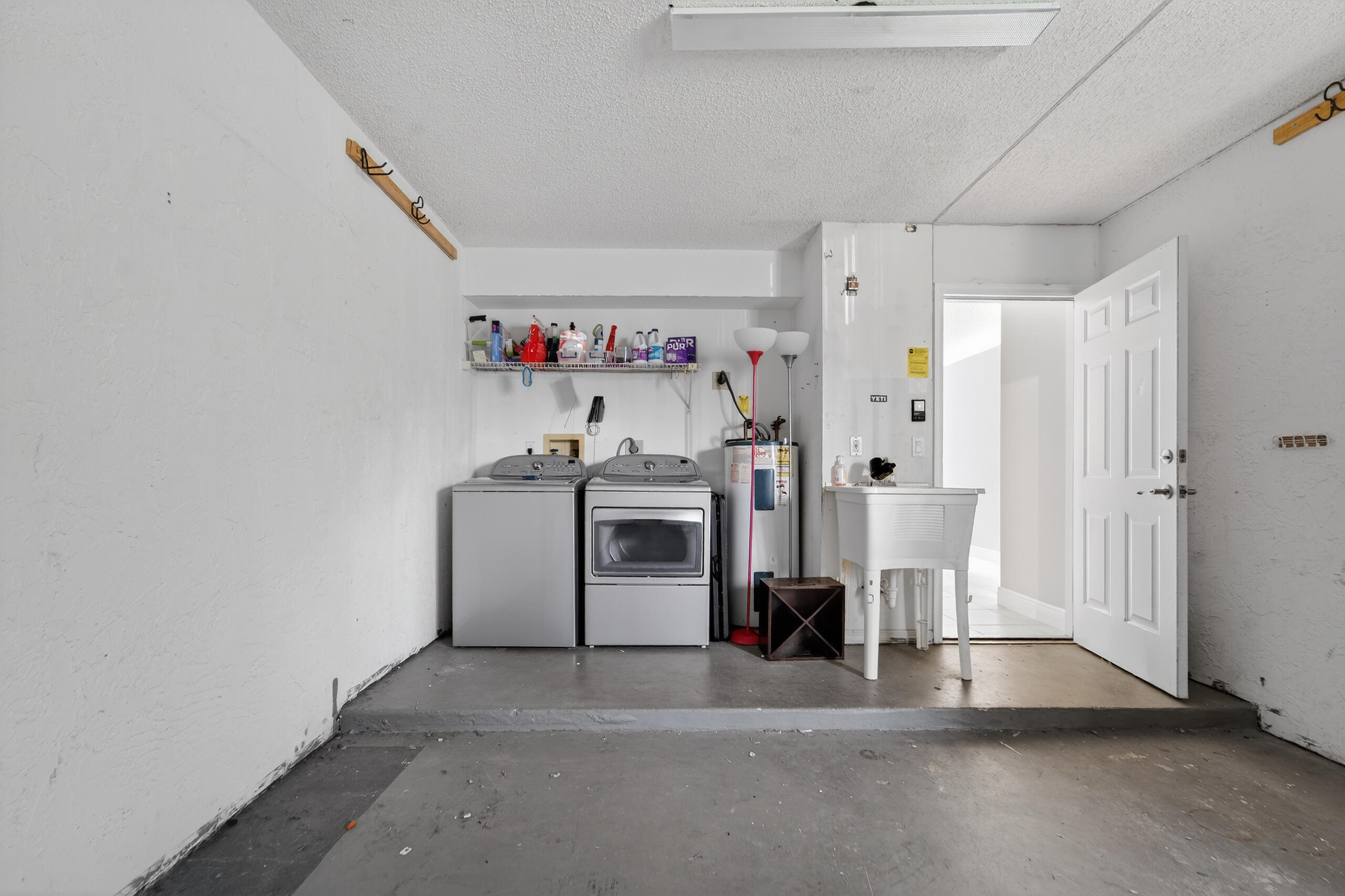 13164 Quiet Woods Road, Unit B Wellington, FL 33414 - Photo 20 of 48 Laundry & utility sink