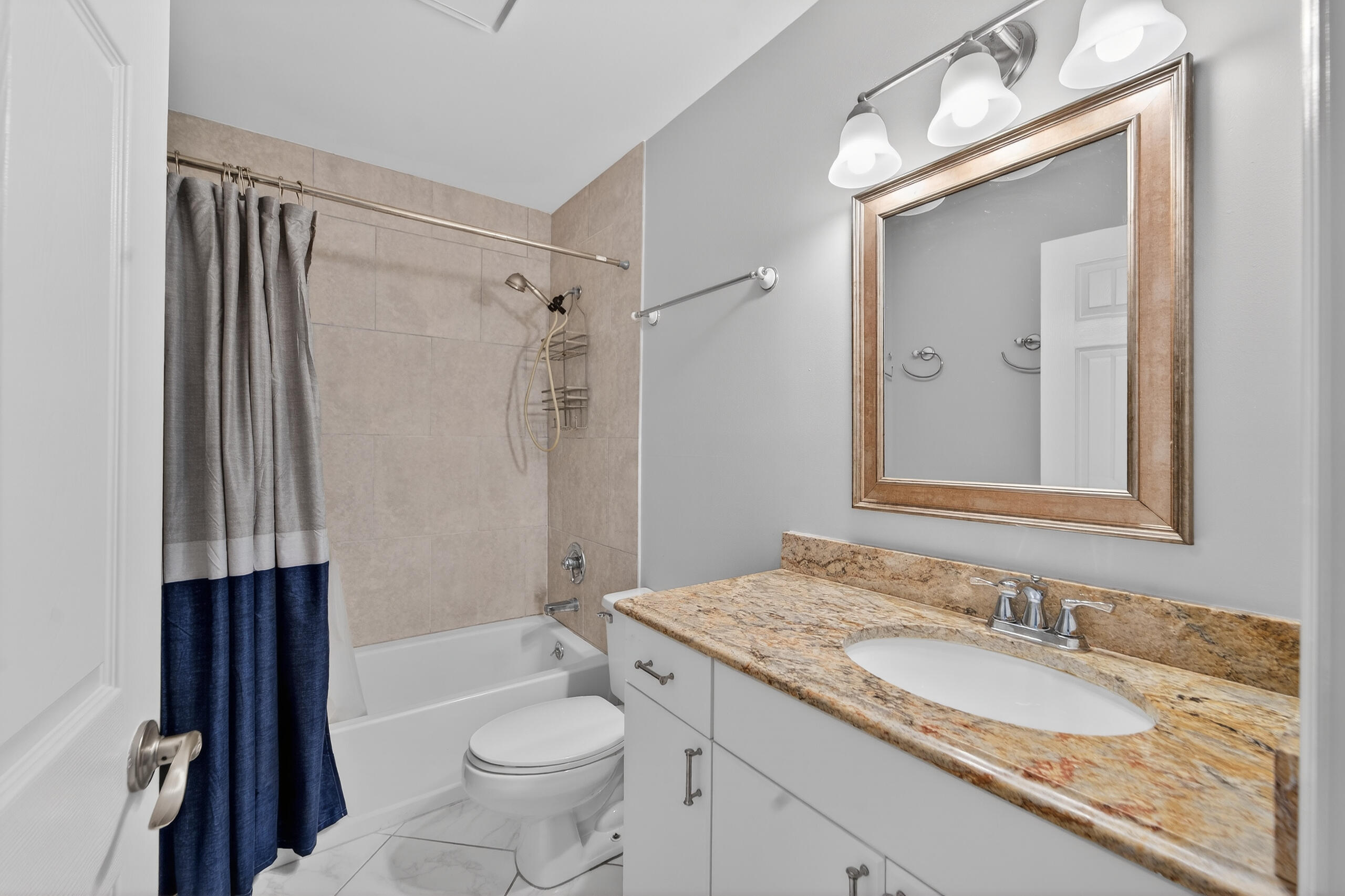 13164 Quiet Woods Road, Unit B Wellington, FL 33414 - Photo 23 of 48 Upstairs full bath