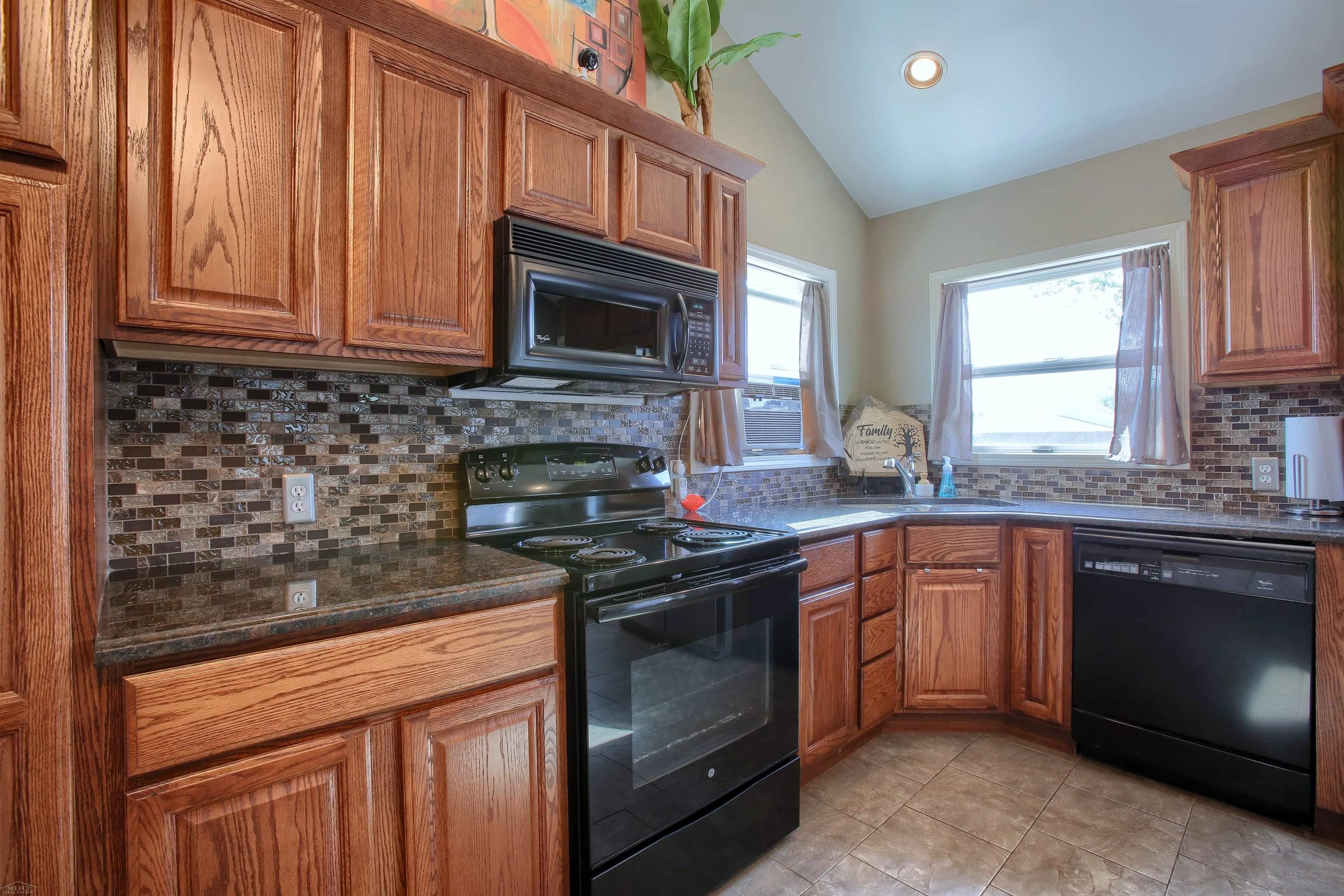 58410 Romeo Plank Road Ray, MI 48096 - Photo 7 of 20