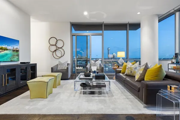 $4,750 | 2200 Victory Avenue, Unit 1105, Dallas, TX 75202