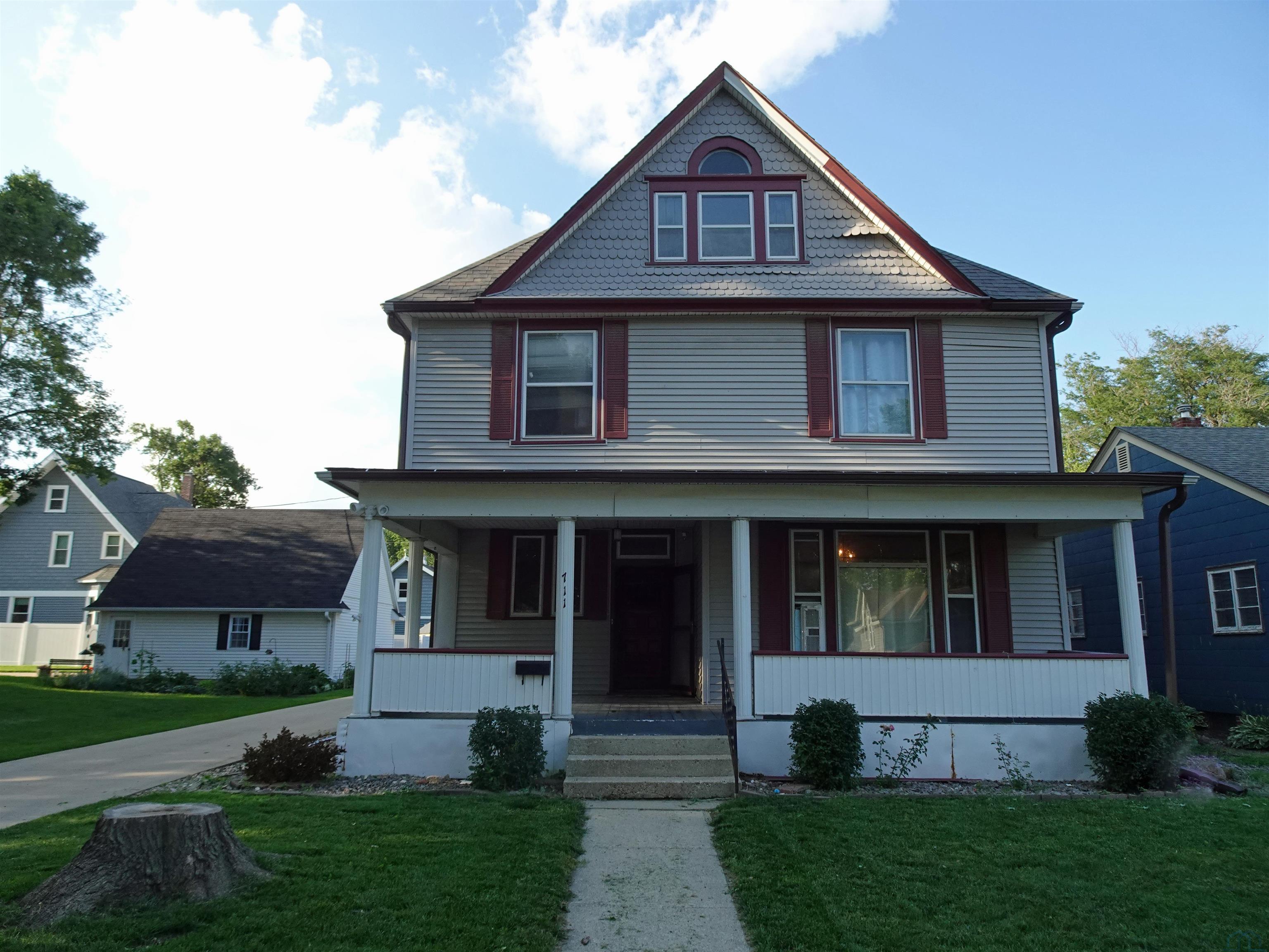 711 7th Street Sheldon, IA 51201 - Photo 1 of 28 Gallery Image 1