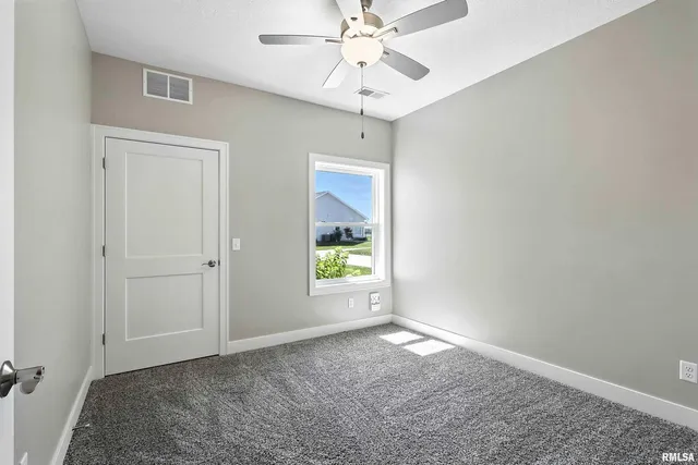 $243,500 | 141 Beacon Harbor Parkway, East Moline, IL 61244