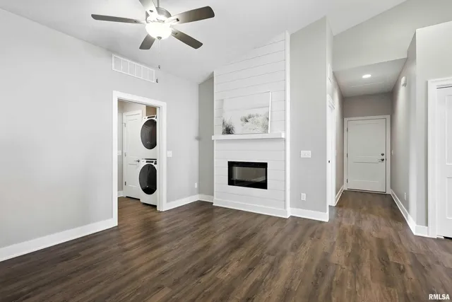 $243,500 | 141 Beacon Harbor Parkway, East Moline, IL 61244