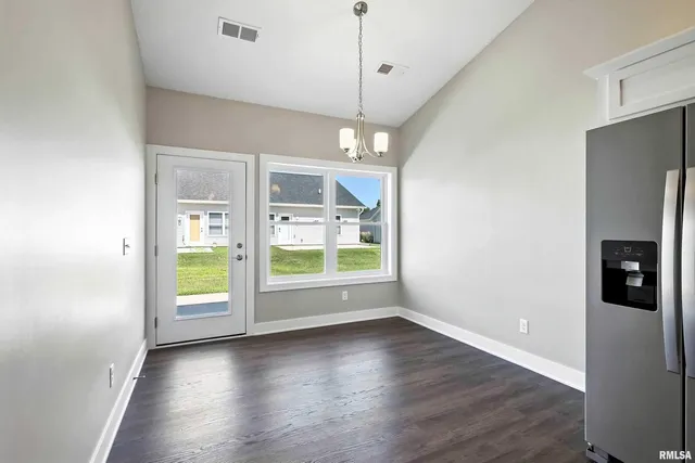 $243,500 | 141 Beacon Harbor Parkway, Unit 141, East Moline, IL 61244