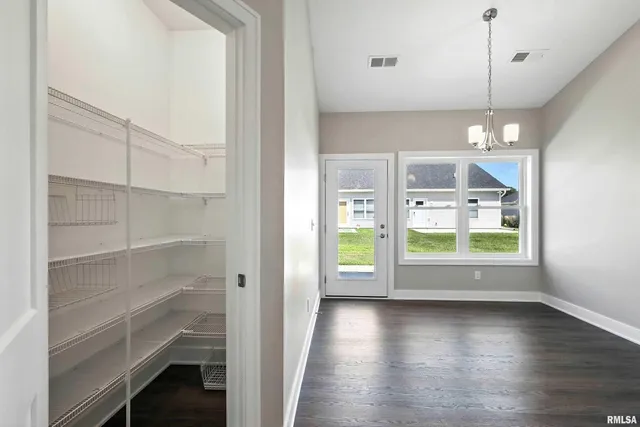 $243,500 | 141 Beacon Harbor Parkway, East Moline, IL 61244