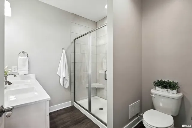 $243,500 | 141 Beacon Harbor Parkway, East Moline, IL 61244