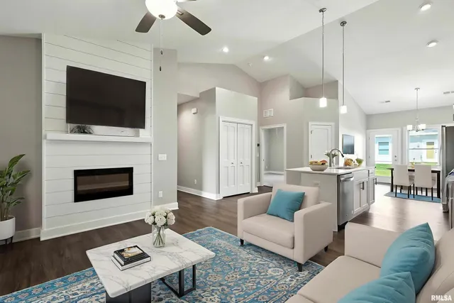 $243,500 | 141 Beacon Harbor Parkway, Unit 141, East Moline, IL 61244