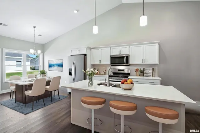 $243,500 | 141 Beacon Harbor Parkway, Unit 141, East Moline, IL 61244