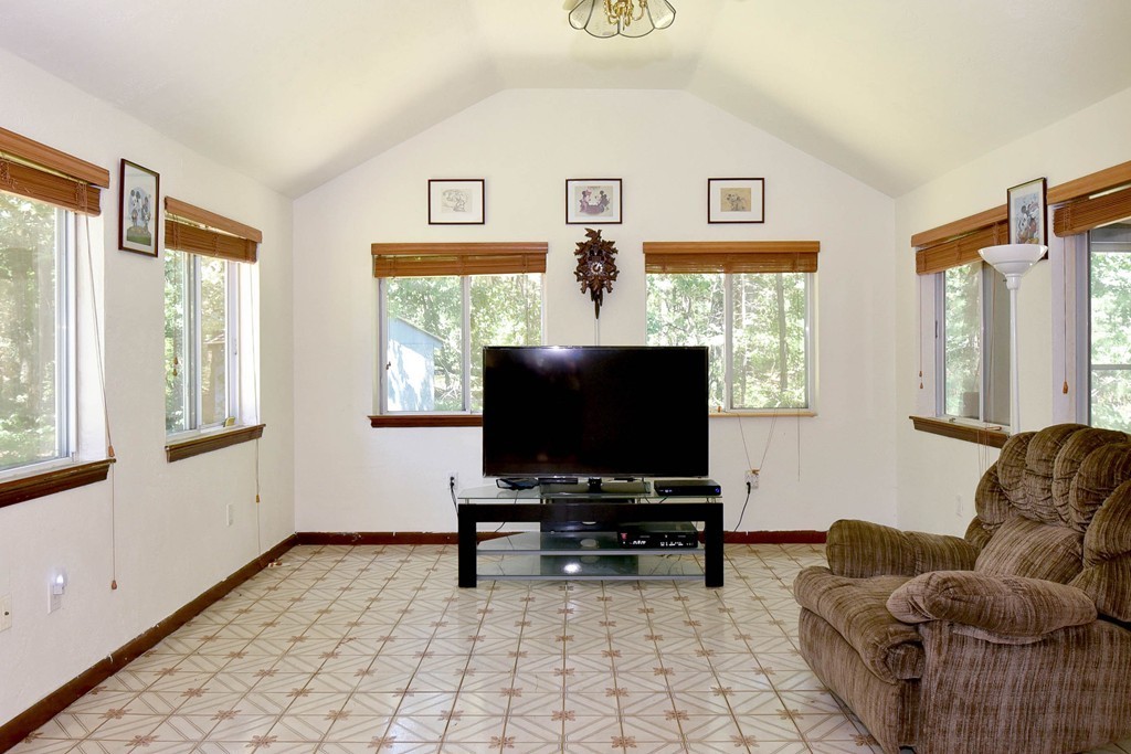 14 Burnham Road Billerica, MA 01862 - Photo 8 of 24 Gallery Image 8
