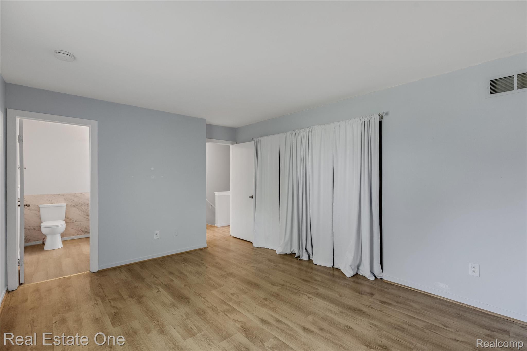 1361 Lochaven Road Waterford, MI 48327 - Photo 12 of 20 Bed 1_2.jpg