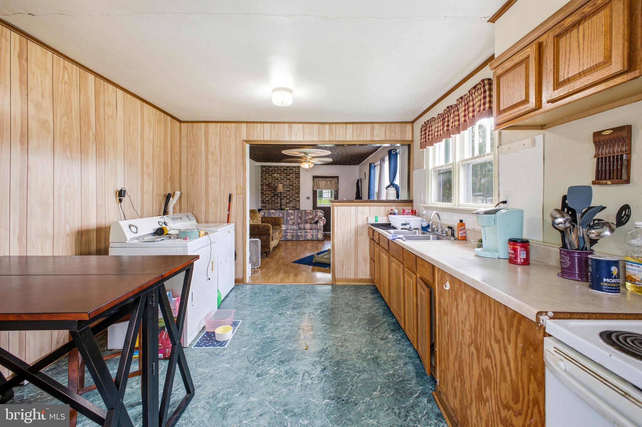 494 Chapel Road Stanley, VA 22851 - Photo 7 of 32
