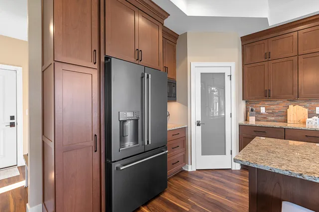 $695,000 | 7908 East Stone Rdg Drive, Lannon, WI 53046