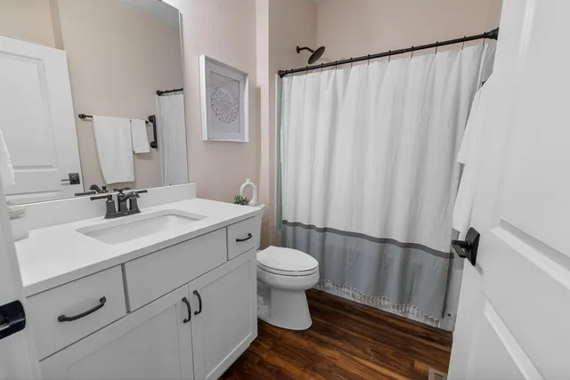 $695,000 | 7908 East Stone Rdg Drive, Lannon, WI 53046