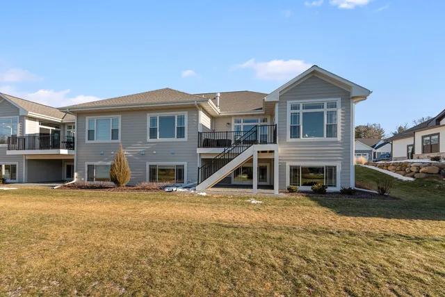 $695,000 | 7908 East Stone Rdg Drive, Lannon, WI 53046
