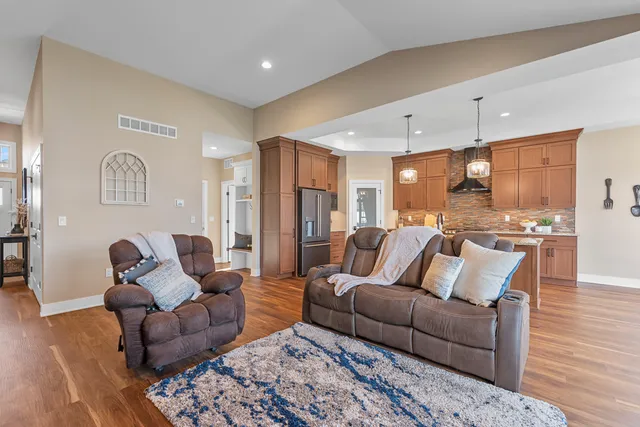 $695,000 | 7908 East Stone Rdg Drive, Lannon, WI 53046