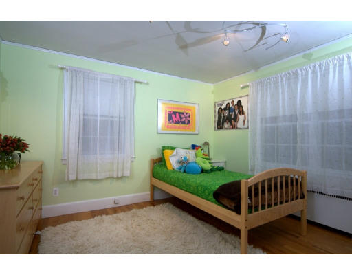 15 Holman Road Newton, MA 02466 - Photo 8 of 12 Gallery Image 8