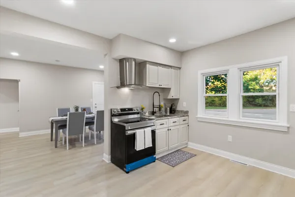 $550,000 | 6800 Auburn Avenue, Unit 6802, Wauwatosa, WI 53213