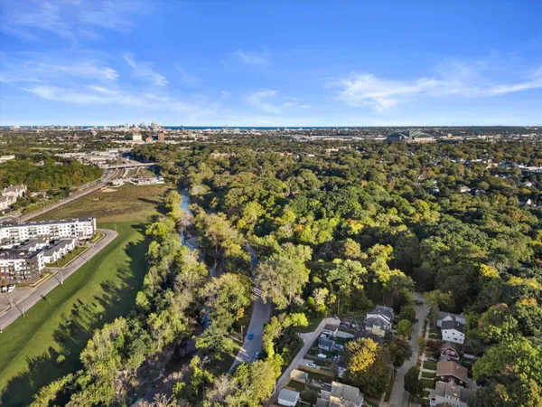 $550,000 | 6800 Auburn Avenue, Unit 6802, Wauwatosa, WI 53213