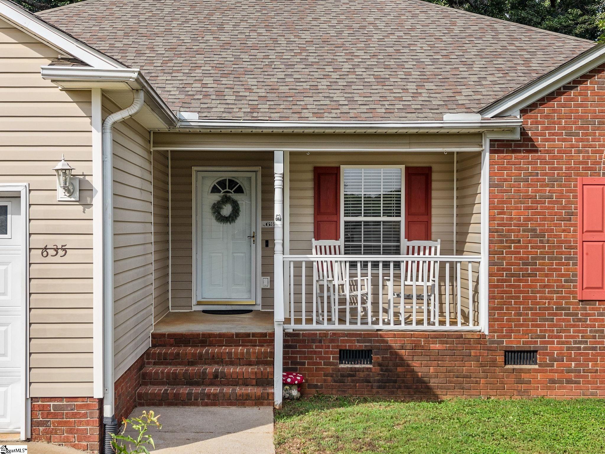 635 Shadow Dance Lane Boiling Springs, SC 29316 - Photo 3 of 35