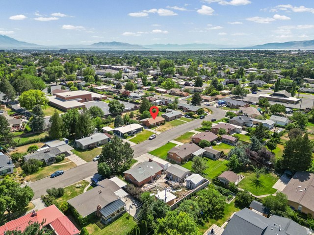 542 East 3400th Street North Provo, UT 84604 - Photo 37 of 39 Expansive residential area featuring numerous single-family homes with diverse architectural styles, mature landscaping, and established neighborhood streets