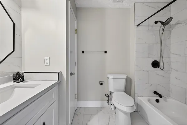 $2,200 | 679 Anderson Walk, Marietta, GA 30062