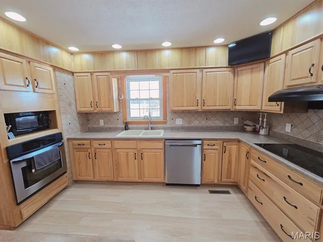 $449,000 | 5053 Highway 6, Maywood, MO 63454