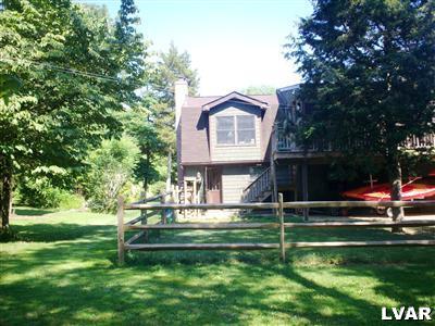 4670 McDermott Road Bangor, PA 18013 - Photo 10 of 10 a garden view with a sitting space