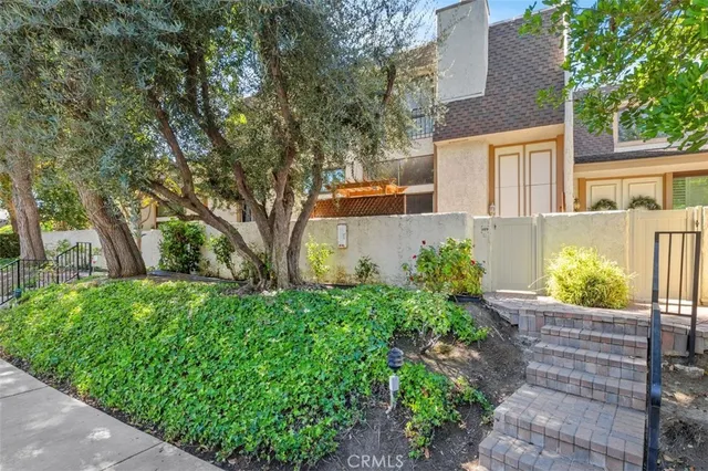 $715,000 | 6225 Shoup Avenue, Unit 109, Woodland Hills, CA 91367