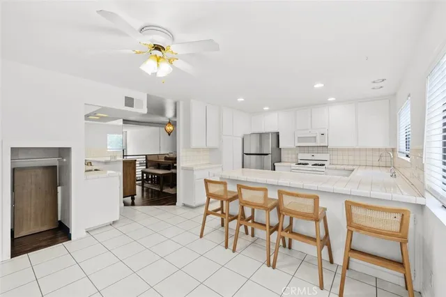 $715,000 | 6225 Shoup Avenue, Unit 109, Woodland Hills, CA 91367