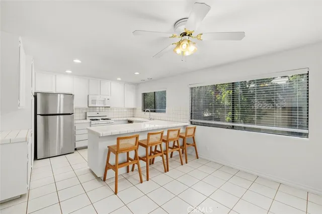 $715,000 | 6225 Shoup Avenue, Unit 109, Woodland Hills, CA 91367