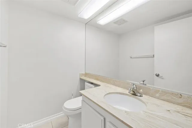 $715,000 | 6225 Shoup Avenue, Unit 109, Woodland Hills, CA 91367