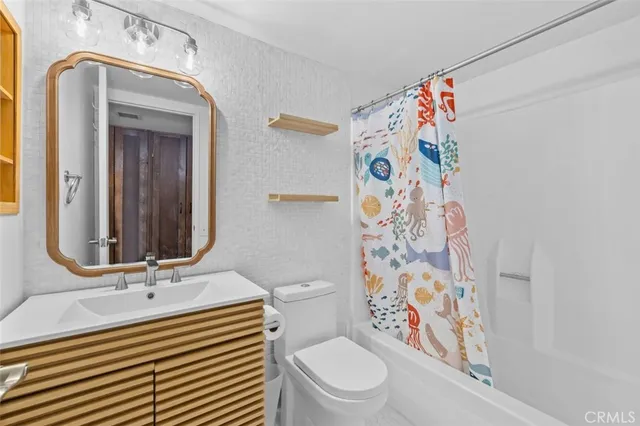 $715,000 | 6225 Shoup Avenue, Unit 109, Woodland Hills, CA 91367