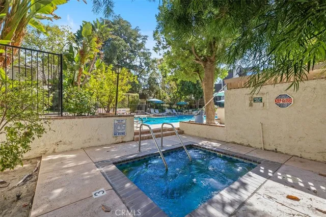 $715,000 | 6225 Shoup Avenue, Unit 109, Woodland Hills, CA 91367