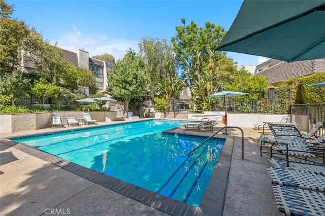 $715,000 | 6225 Shoup Avenue, Unit 109, Woodland Hills, CA 91367