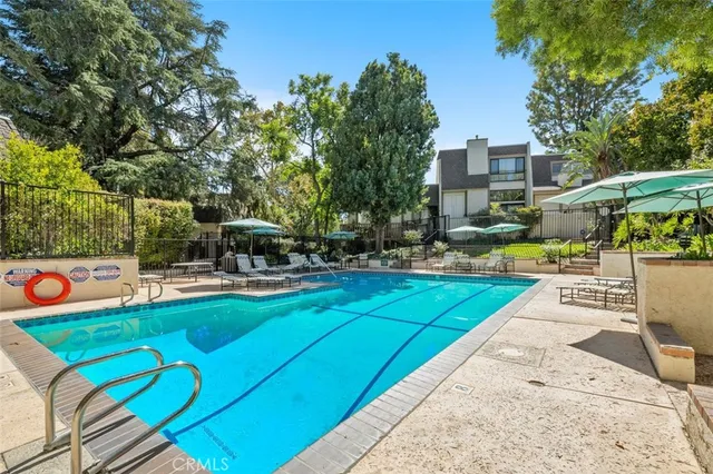 $715,000 | 6225 Shoup Avenue, Unit 109, Woodland Hills, CA 91367