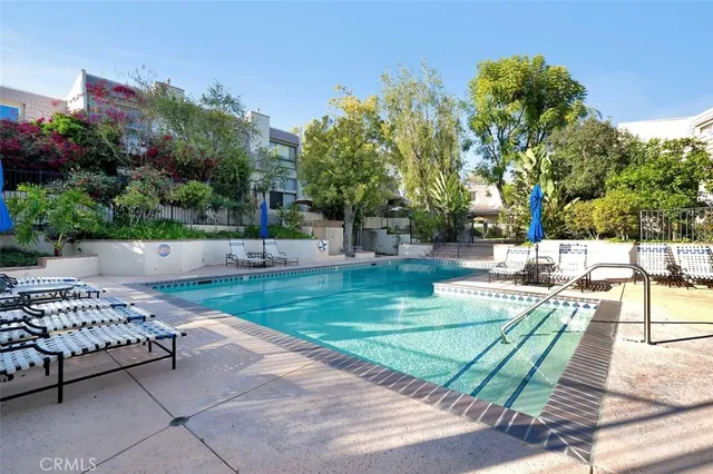 $715,000 | 6225 Shoup Avenue, Unit 109, Woodland Hills, CA 91367