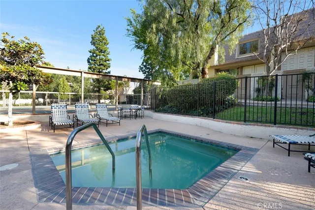 $715,000 | 6225 Shoup Avenue, Unit 109, Woodland Hills, CA 91367