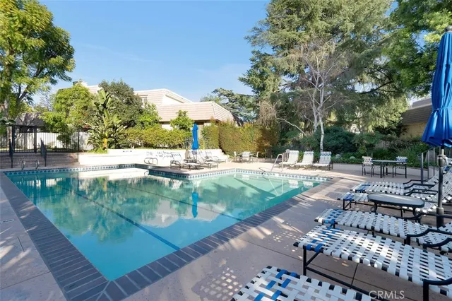 $715,000 | 6225 Shoup Avenue, Unit 109, Woodland Hills, CA 91367